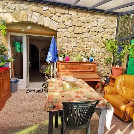 Hébergement de vacances Maison Chaleureuse A + Piscine Partagee *